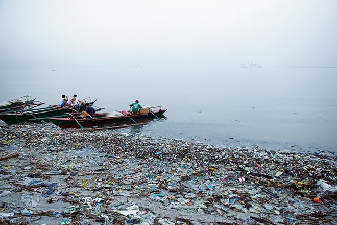 Problem of rubbish in the oceans © Ocean Conservancy / Skip Nall
