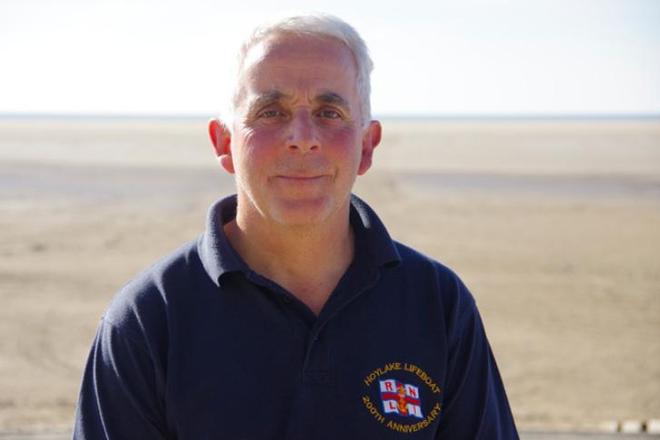 Ian Davies – Crew member and casualty carer © Ted Scambos and Rob Bauer / NSIDC