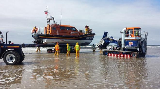 The shore crew at Hoylake rotating the Shannon class lifeboat, ready to launch her again. This is a photograph from the actual rescue launch in May. © Ronen Topelberg / Aquazoom
