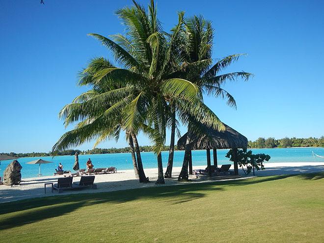 St Regis Resort, after they let us in - Beautiful Bora Bora © Andrew and Clare Payne