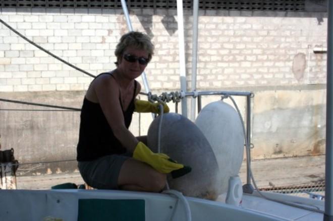 Jane cleaning fenders © Bluewater Cruising Association