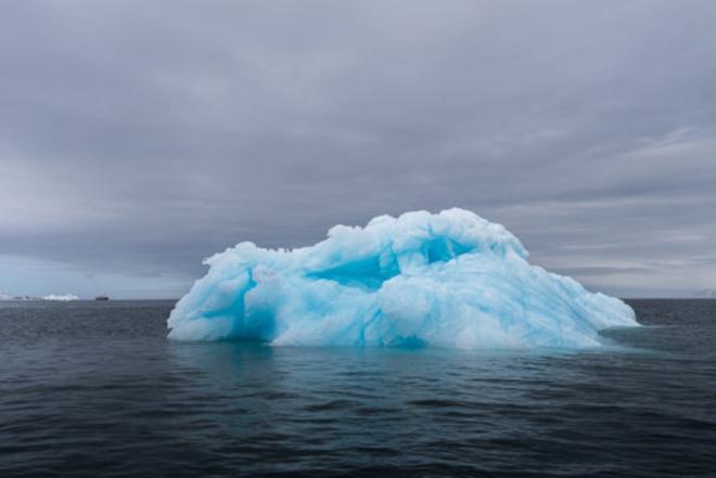 A collapse of the AMOC system would cool the Northern Atlantic Ocean, cause a spreading of Arctic sea ice, and move tropical Atlantic rain belts farther south. © Mats / Fotolia