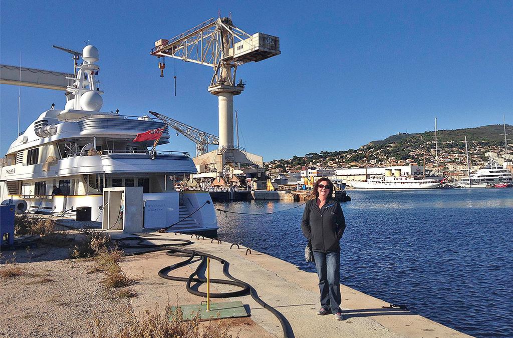 Laura's mother visiting the shipyard in La Ciotat where Laura used to be a project manager © Mission Océan