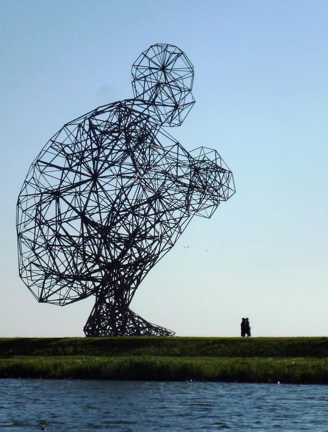 Crouching Man Sculpture by Anthony Gormley © SV Taipan