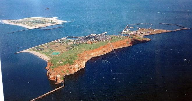 Helgoland. Isolated island in the German Bight © SV Taipan