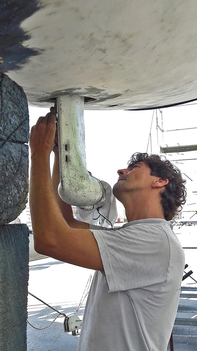 Henrique working on the sail drives © Mission Océan