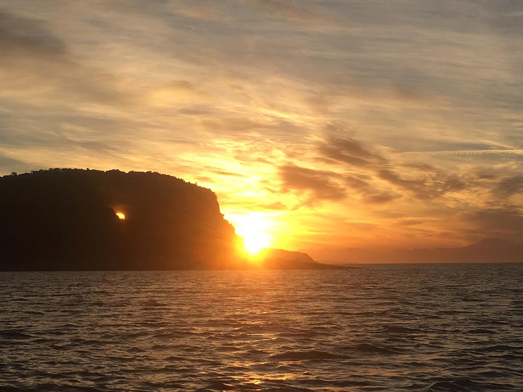 A breathtaking sunrise - crossing Golfo de Corcovado © Kristen Anderson