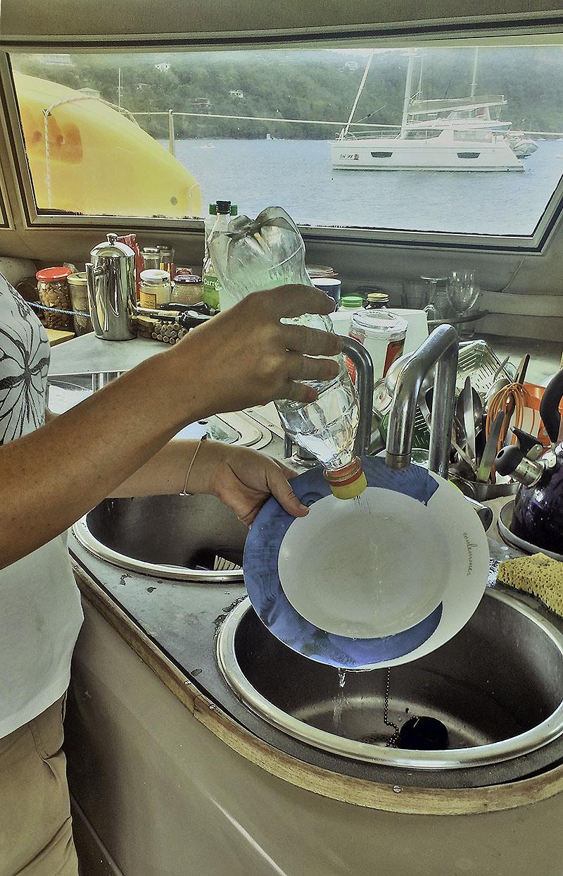 Our crafty little rinse bottle for the dishes - photo © Mission Océan