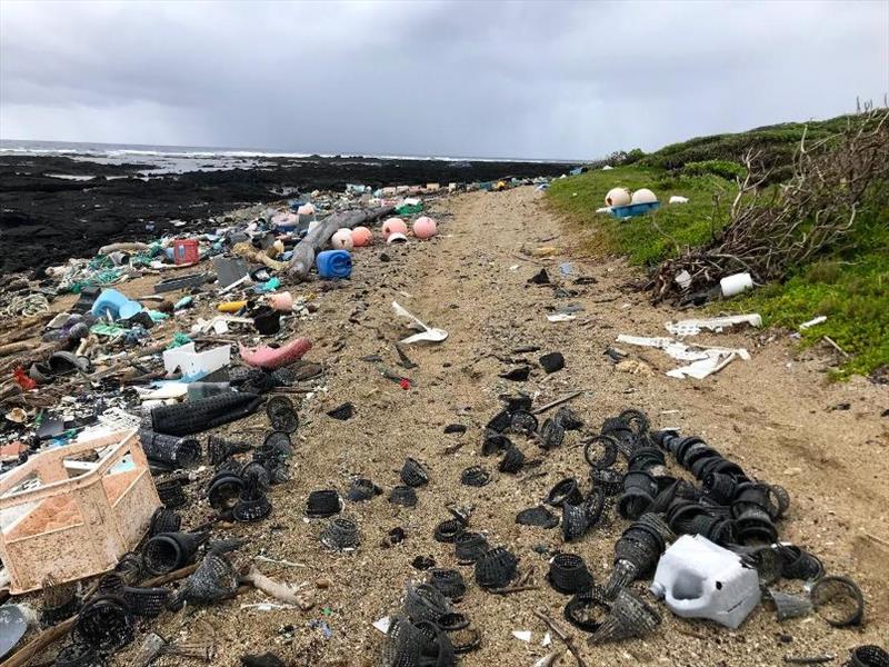 Plastic pollution at Kamilo Point, Big Island - photo © Sarah-Jeanne Royer