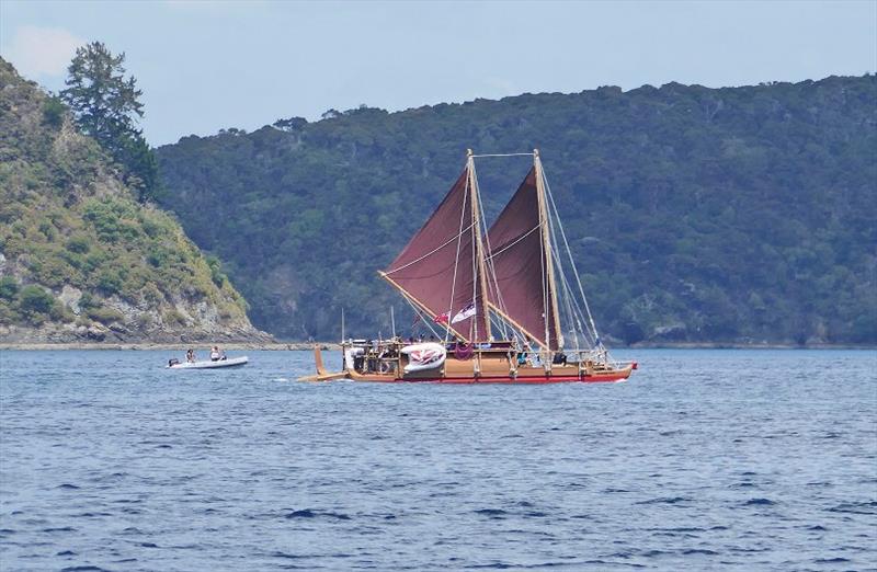 Ngahiraka Mai Tawhiti (Te Kura Waka) navigates the passage west of Moturua Island. - photo © Lisa Benckhuysen