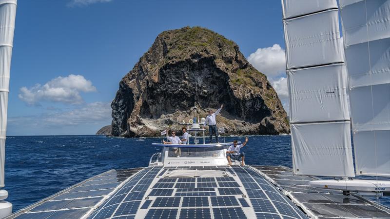 The crew of Energy Observer on arrival in Martinique © Energy Observer Productions - Amélie Conty